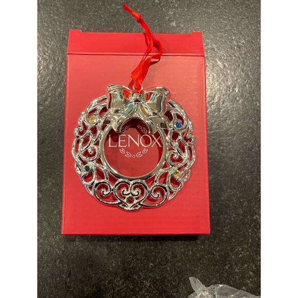 Lenox Sparkle and Scroll Hanging Wreath Metal Christmas Ornament w/box - Picture 1 of 3